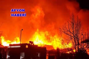 AFYONDAKİ YANGINA 2 HELİKOPTER 23 İTFAİYE ARACI MÜDAHALE ETTİ