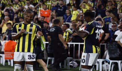 FENERBAHÇE KADIKÖYDE COŞTU
