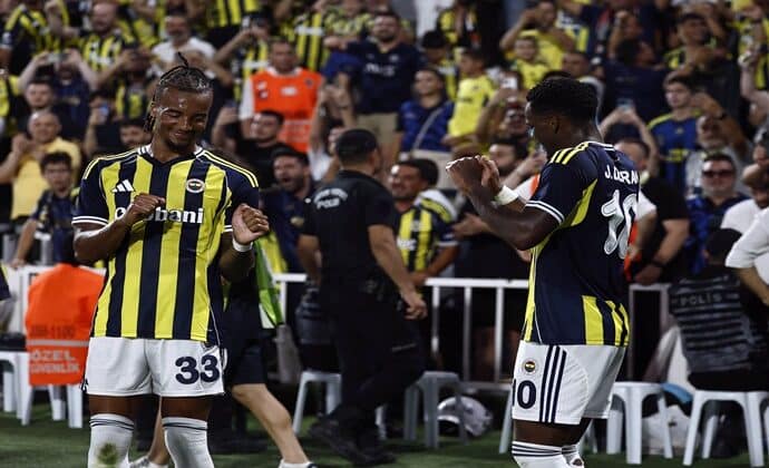 FENERBAHÇE KADIKÖYDE COŞTU