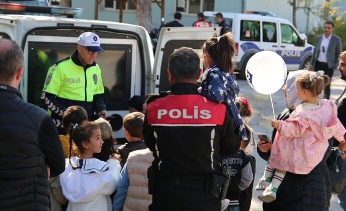 ANAOKULU ÖĞRENCİLERİ POLİSLERİ ZİYARET ETTİLER