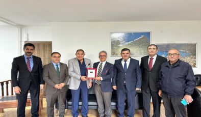 ÇILDIRLI EĞİTİMCİLER PLATFORMUNDAN PROF. DR. ESFENDER KORKMAZ’A TEŞEKKÜR ZİYARETİ