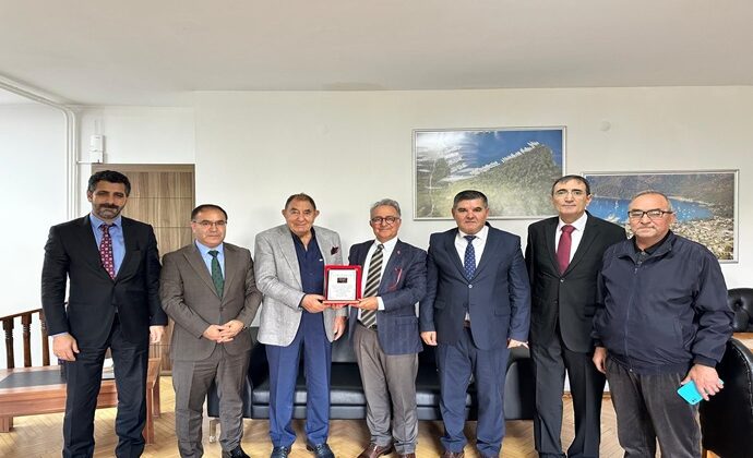 ÇILDIRLI EĞİTİMCİLER PLATFORMUNDAN PROF. DR. ESFENDER KORKMAZ’A TEŞEKKÜR ZİYARETİ
