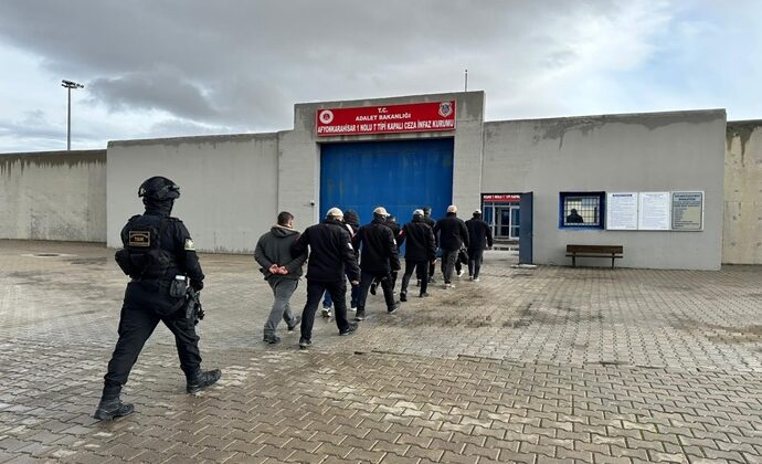AFYON’DA INTERPOL TARAFINDAN ARANAN DEAŞ TERÖRİSTLERİ YAKALANDI