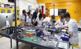 TÜRKİYE ROBOT OLİMPİYATLARINDA DÜNYA BİRİNCİSİ OLDU