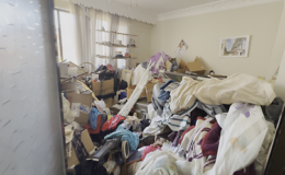 KUŞADASI BELEDİYESİ’NDEN ÇÖP EVE HIZLI MÜDAHALE: 2,3 TON ATIK TAHLİYE EDİLDİ