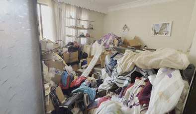 KUŞADASI BELEDİYESİ’NDEN ÇÖP EVE HIZLI MÜDAHALE: 2,3 TON ATIK TAHLİYE EDİLDİ