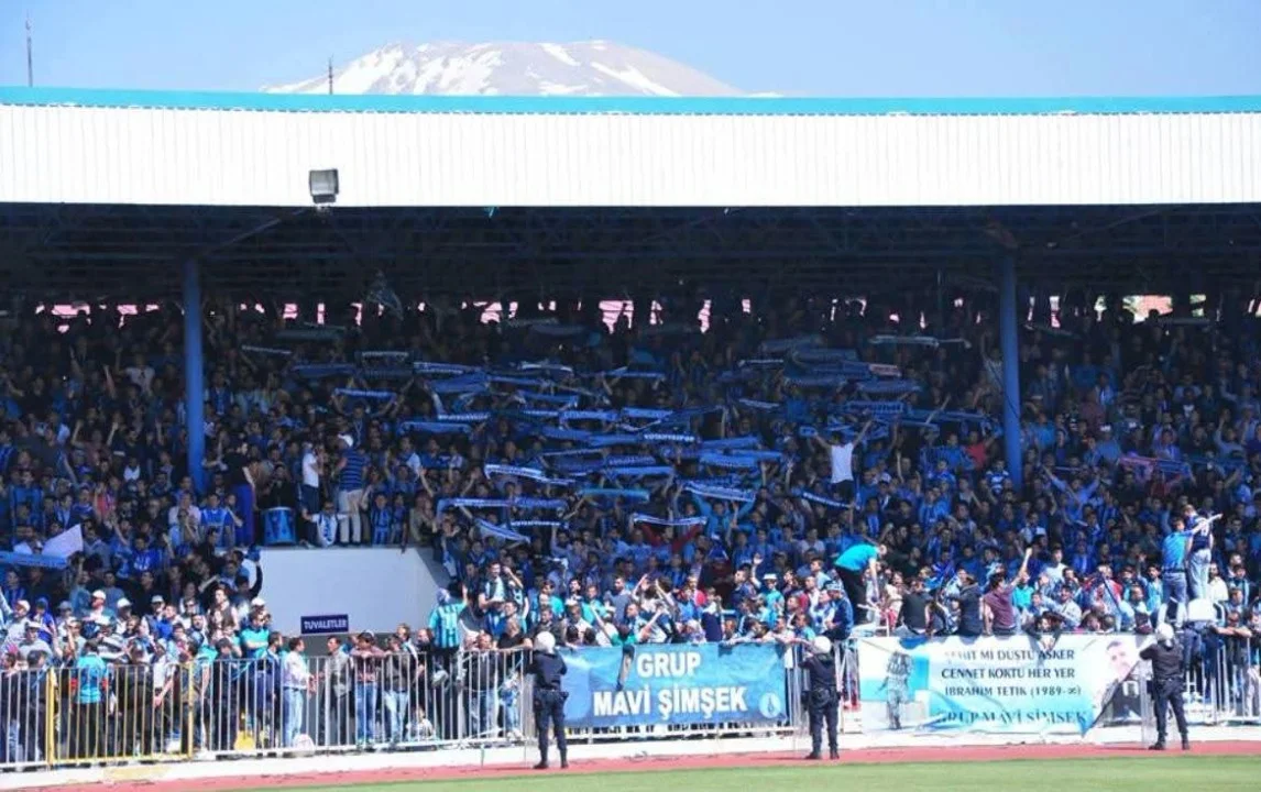 Kütahyaspor ile Erzincanspor Maçı Öncesinde Taraftarlardan Biletlere Yoğun İlgi