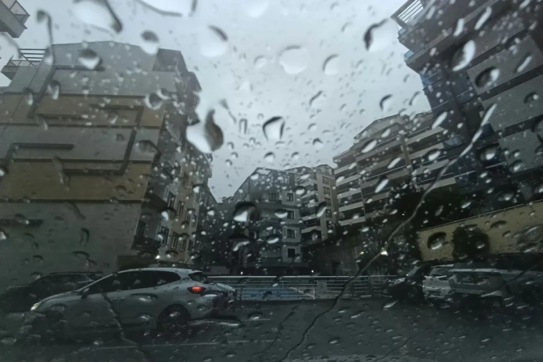 Meteoroloji’den Son Dakika Uyarı: Sıcaklıklar Düşüyor, Kuvvetli Yağış ve Fırtına Geliyor