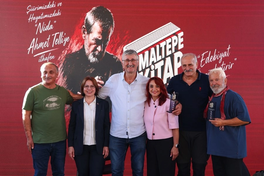 İstanbul Maltepe’de Düzenlenen Kültür Festivalinde Edebiyat ve Müzik Rüzgarı Esti