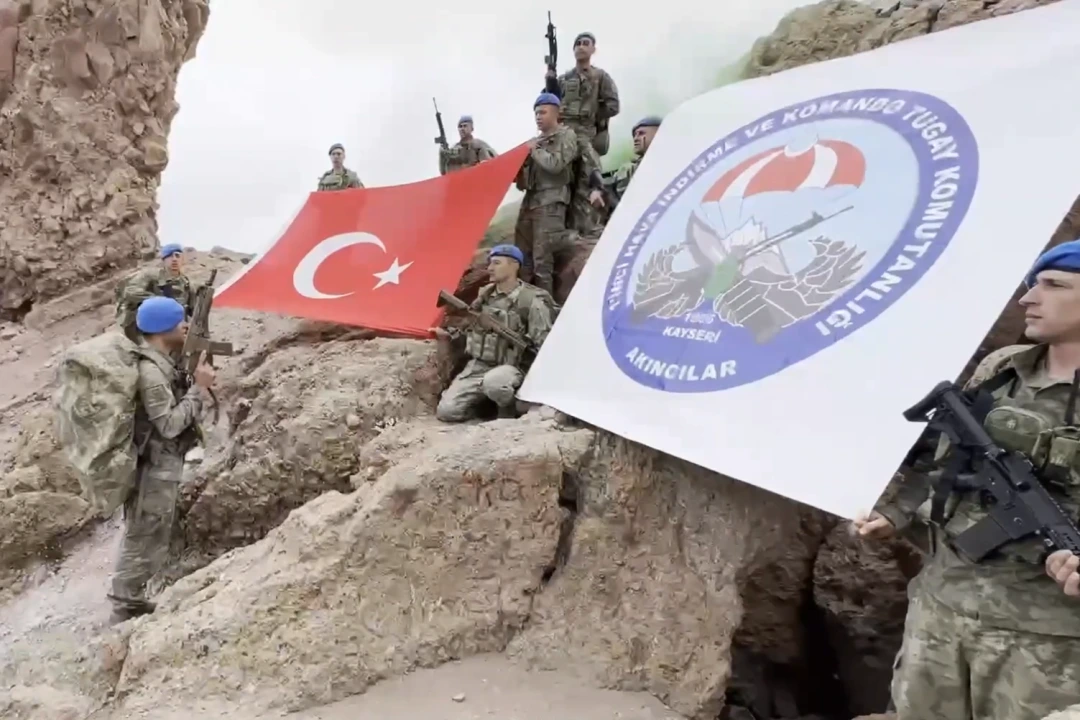 Kahraman Türk Komandoları ve Somalili Askerler Erciyes’te Zorlu Tırmanış Gerçekleştirdi