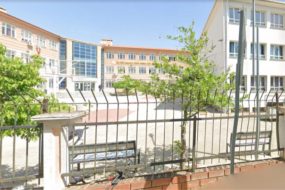 Manisa’da Lise Yakınında Silahlı Saldırı: Yaralılar Var, Şüpheli Kısa Sürede Yakalandı