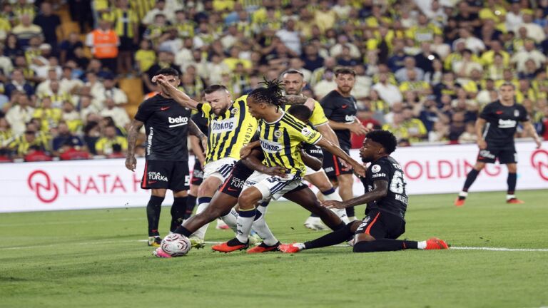 FENERBAHÇE HEM HAKEME HEM BEŞİKTAŞ’ A YENİLDİ 1-2