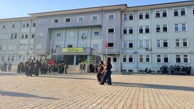 OKULLAR AÇILDI. SABAH SAATLERİNDE TRAFİK YOĞUNLAŞTI.