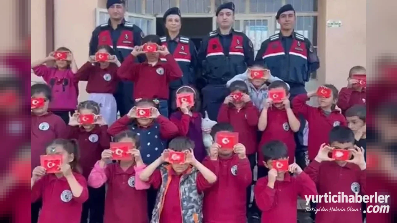 Bilecik İl Jandarma Komutanlığı Ekipleri Öğrencilerle Buluşarak Vatan Sevgisi Anlattı