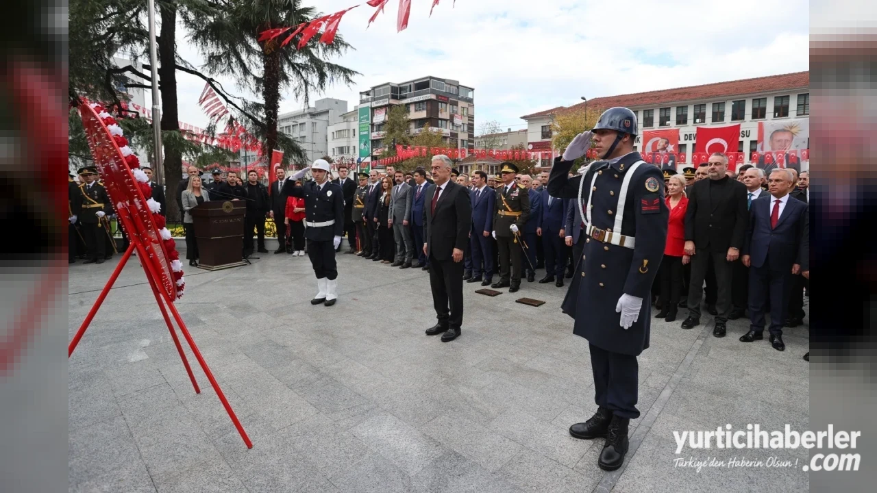 Bursa’da 29 Ekim Cumhuriyet Bayramı Heyecanı Çelenk Sunma Töreniyle Başladı