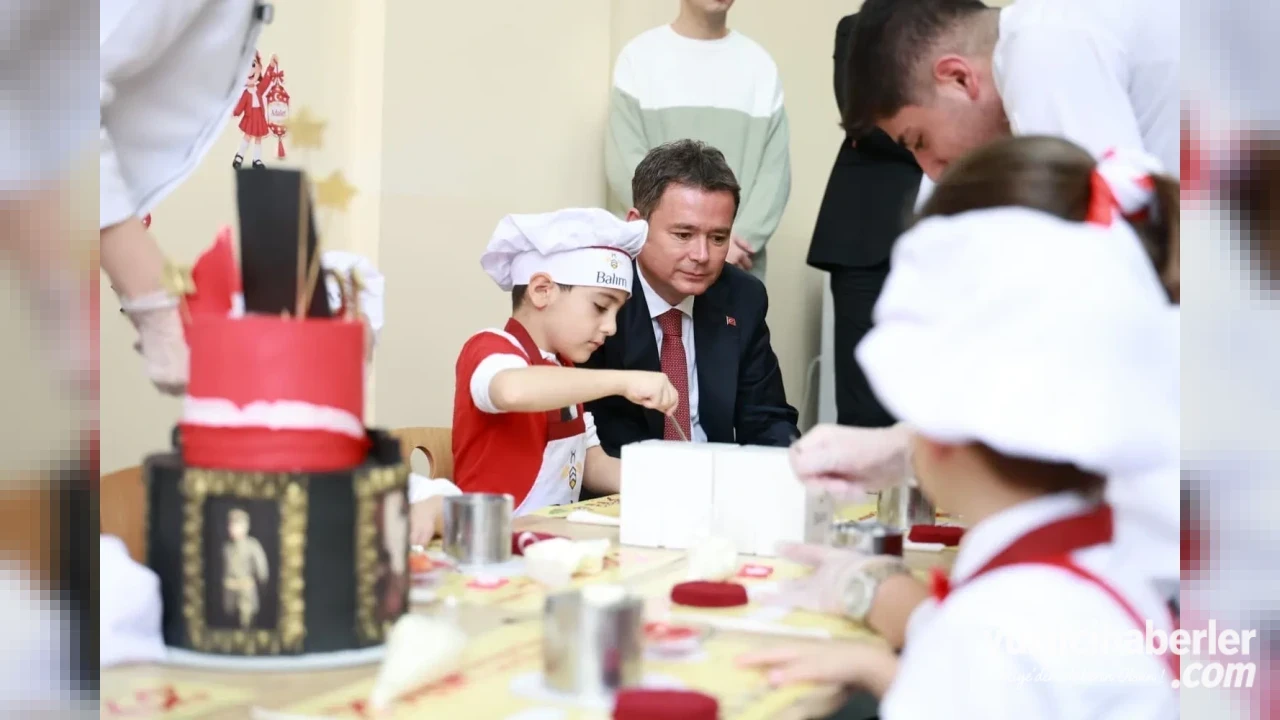 Osmangazi Belediye Başkanı Erkan Aydın Kreşlerde Cumhuriyet Coşkusunu Paylaştı
