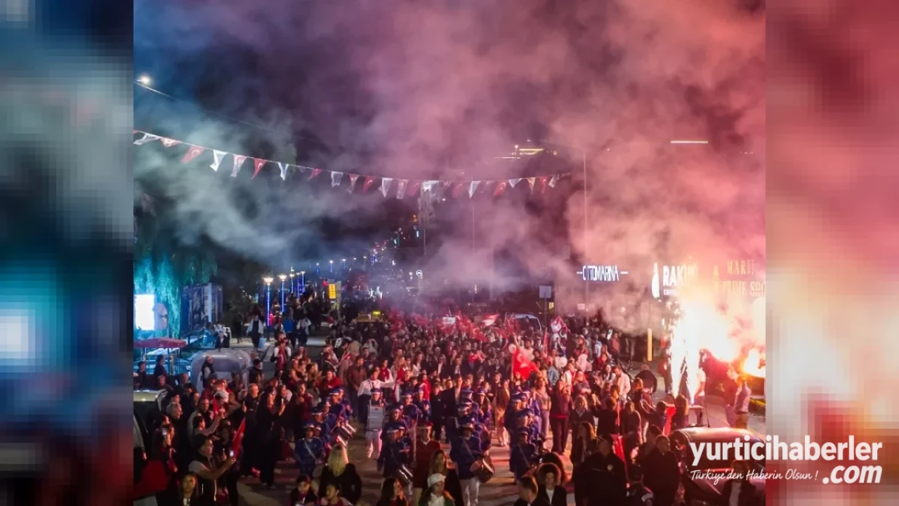Kuşadası’nda Cumhuriyet’in 103. Yılı Kortej ve Gülşen Konseriyle Kutlandı