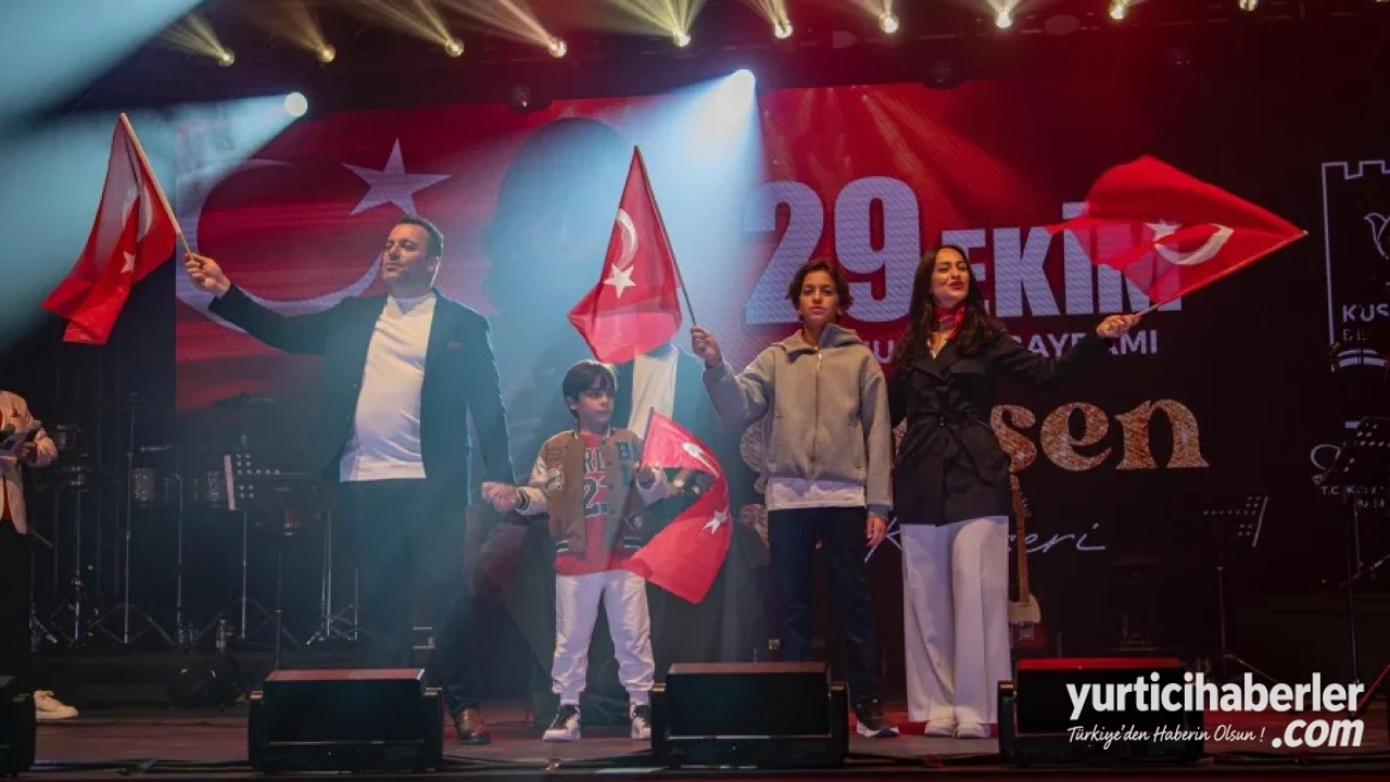 Kuşadası'nda Cumhuriyet'in 103. Yılı Kortej ve Gülşen Konseriyle Kutlandı - Detay Görsel 2