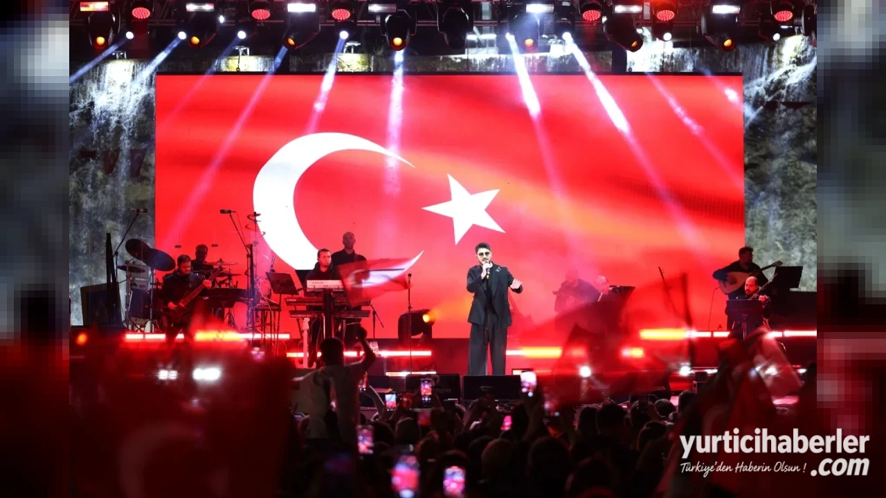 Keçiören’de 29 Ekim Coşkusu: Semicenk Konseriyle Meydanlar Doldu Taştı