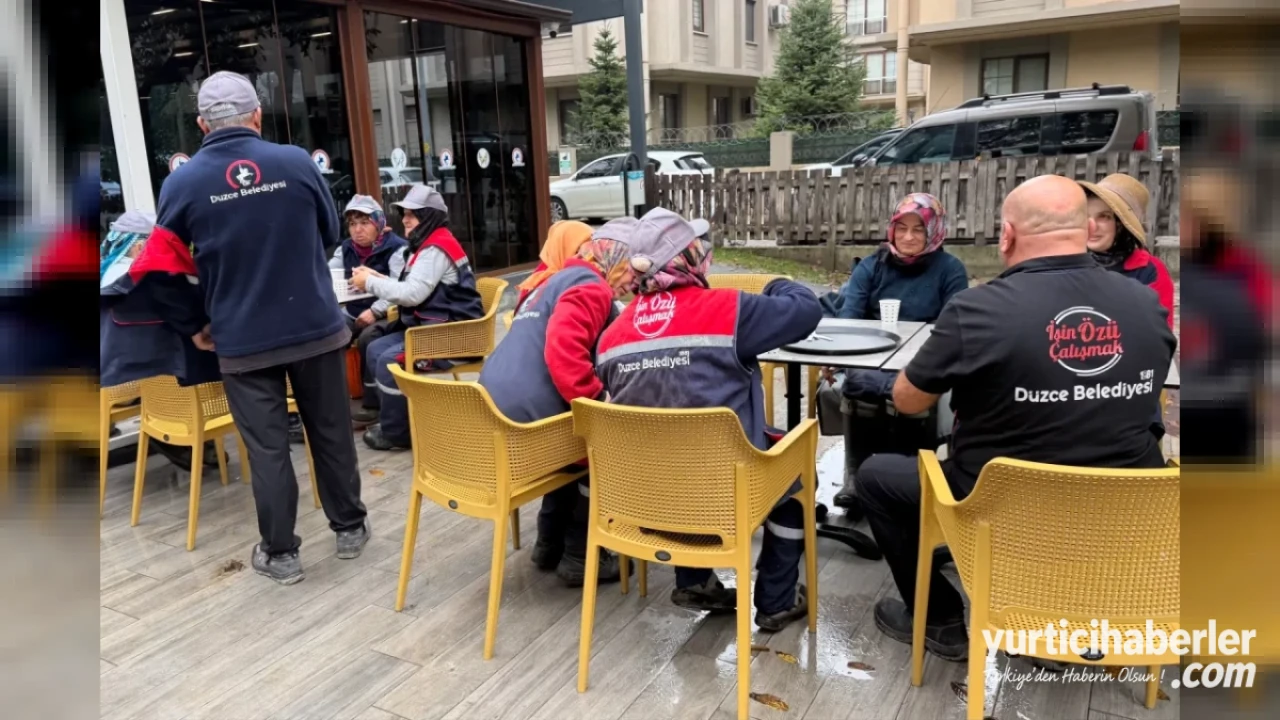 Düzce Belediyesi Temizlik Personelinden Kusursuz Kafe’ye Anlamlı Çay Molası