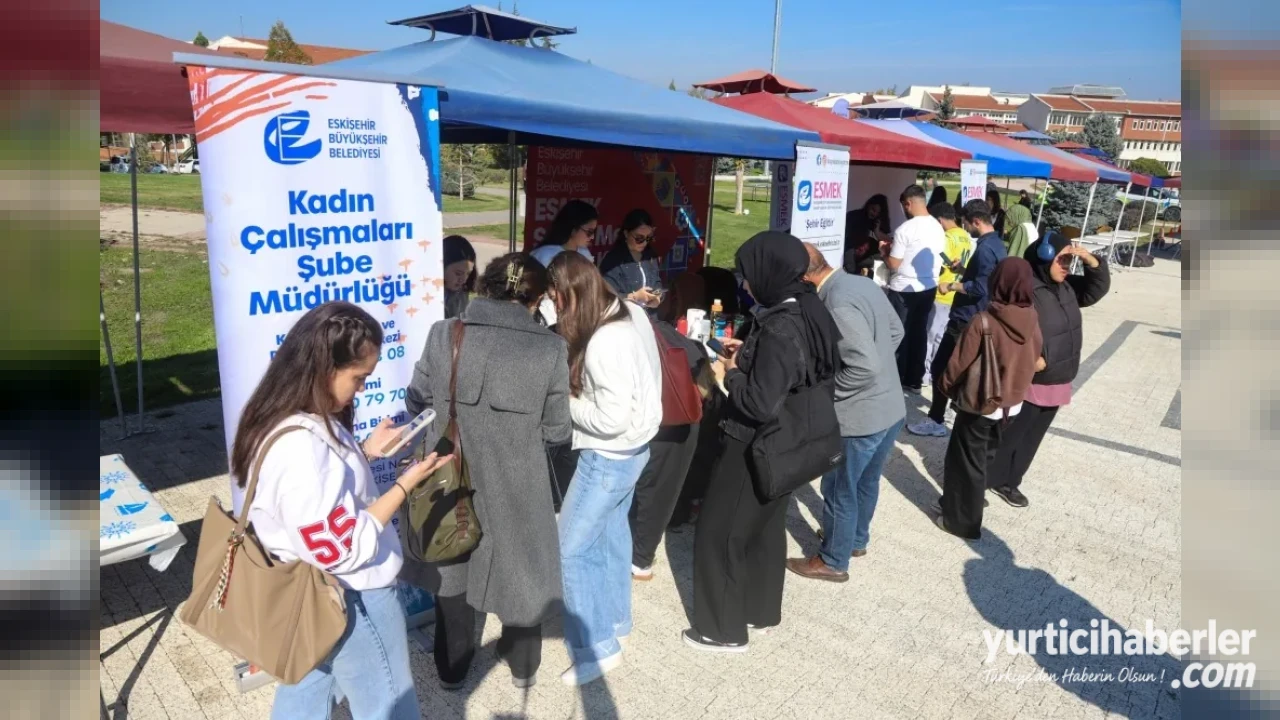 Eskişehir Büyükşehir Belediyesi Gençler İçin Bağımlılıkla Mücadele Haftasında Stant Kurdu