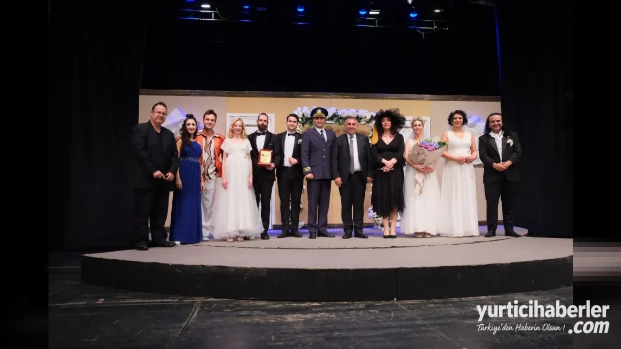 Eskişehir Şehir Tiyatroları Adana’da Sahnelediği Oyunla Ayakta Alkışlandı