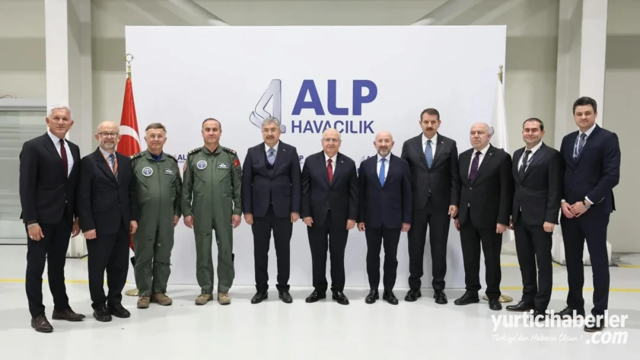 Milli Savunma Bakanı Yaşar Güler Eskişehir'de Alp Havacılığı Ziyaret Etti - Detay Görsel 2