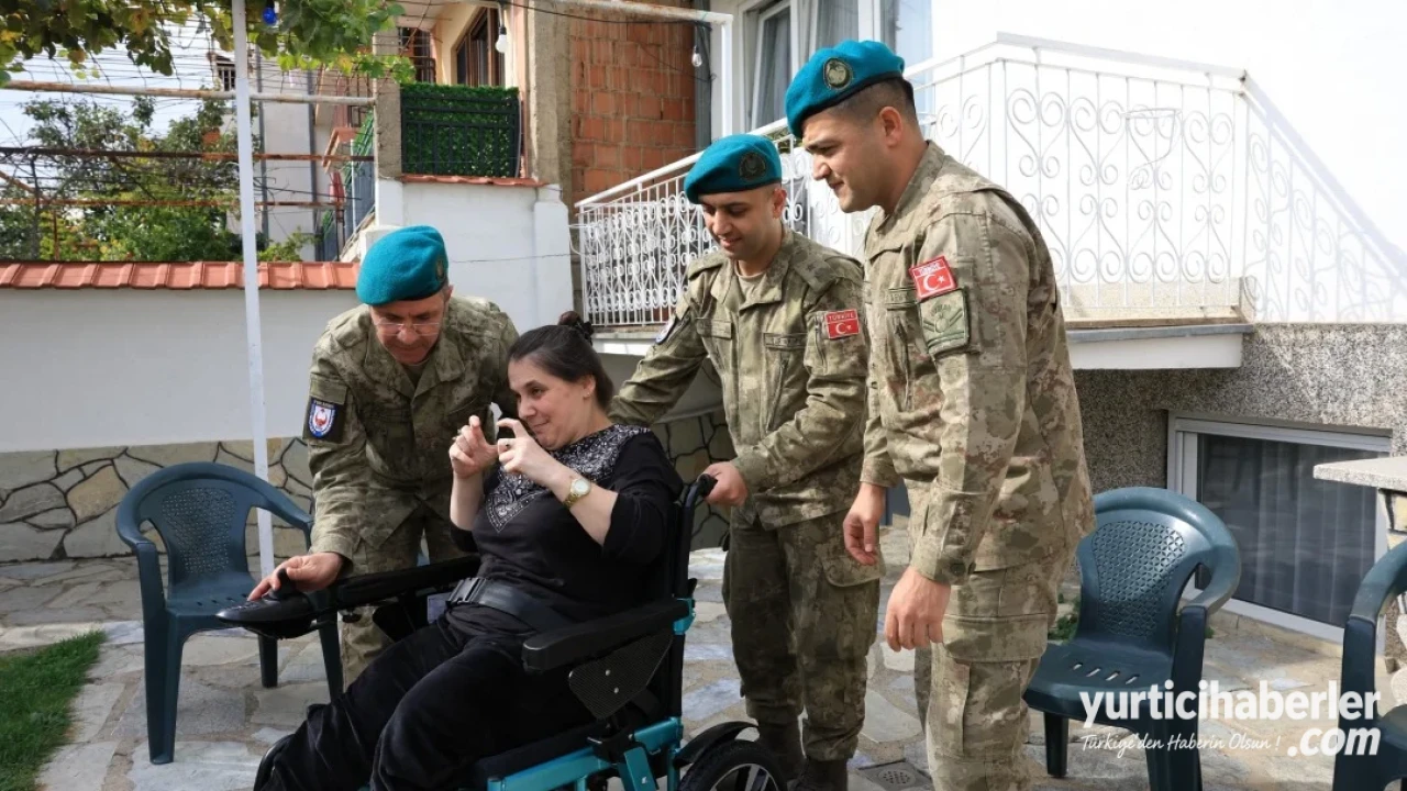 Türk Silahlı Kuvvetleri Kosova'da Özel Gereksinimli Vatandaşa Akülü Sandalye Teslim Etti - Detay Görsel 3