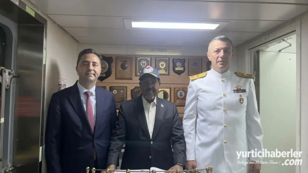 Somali Cumhurbaşkanı Hasan Şeyh Mahmud'dan Deniz Kuvvetleri Unsurlarına Ziyaret - Detay Görsel 3