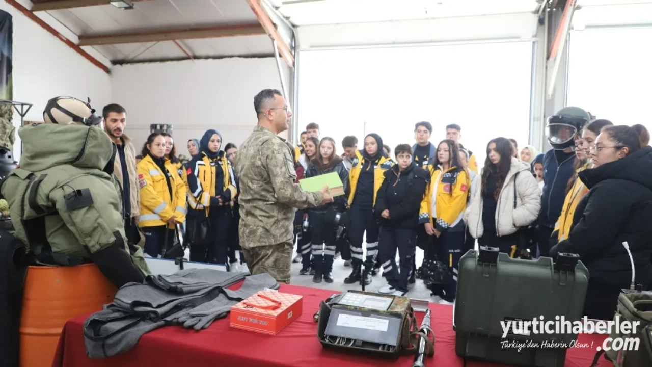 KBRN Tugay Komutanlığı'ndan Üniversite Öğrencilerine Kapsamlı Sivil Savunma Eğitimi - Detay Görsel 2