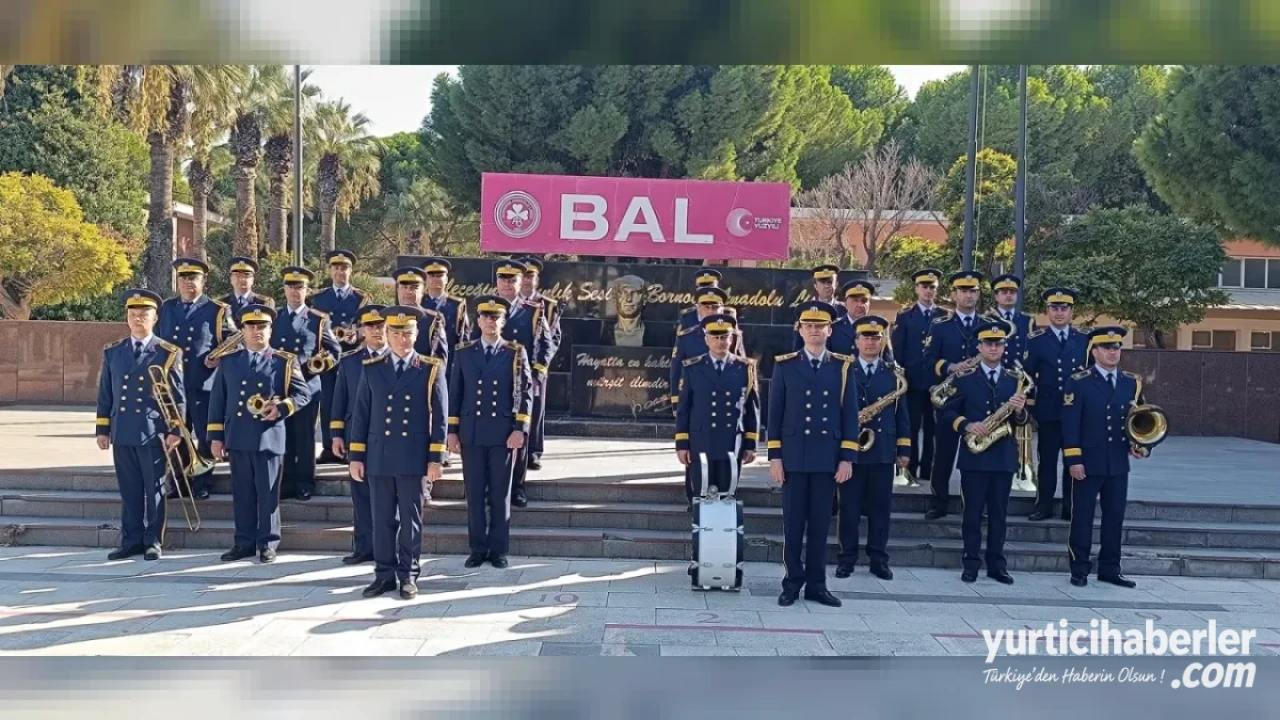 Hava Eğitim Komutanlığı Bandosu İzmir Bornova Anadolu Lisesi Öğrencileriyle Buluştu