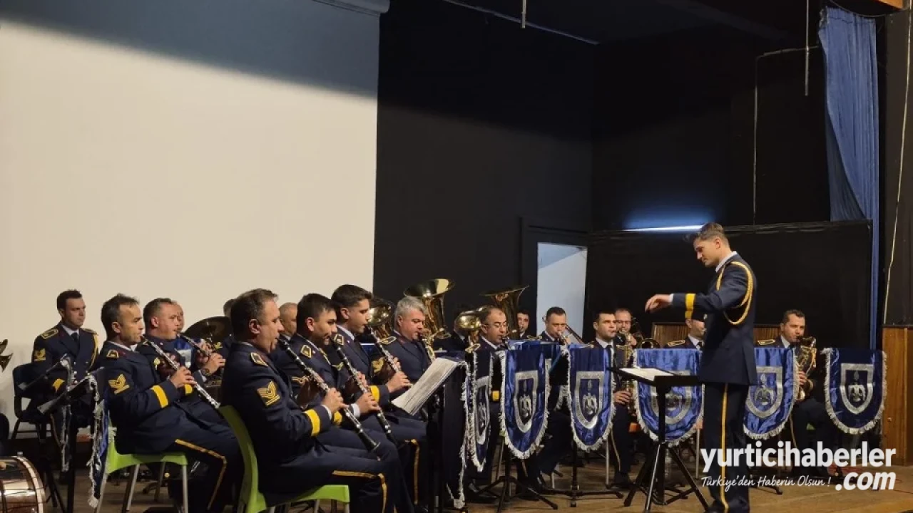 Hava Eğitim Komutanlığı Bandosu İzmir Bornova Anadolu Lisesi Öğrencileriyle Buluştu - Detay Görsel 1