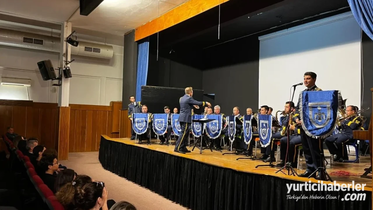 Hava Eğitim Komutanlığı Bandosu İzmir Bornova Anadolu Lisesi Öğrencileriyle Buluştu - Detay Görsel 2