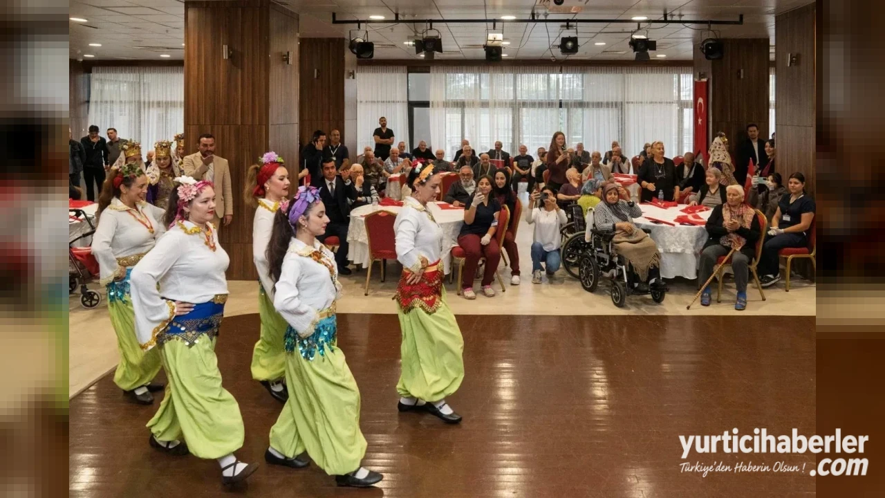 İzmir Huzurevinde Coşkulu 29 Ekim Balosu: Yaşlılar Cumhuriyet Coşkusunu Yaşadı
