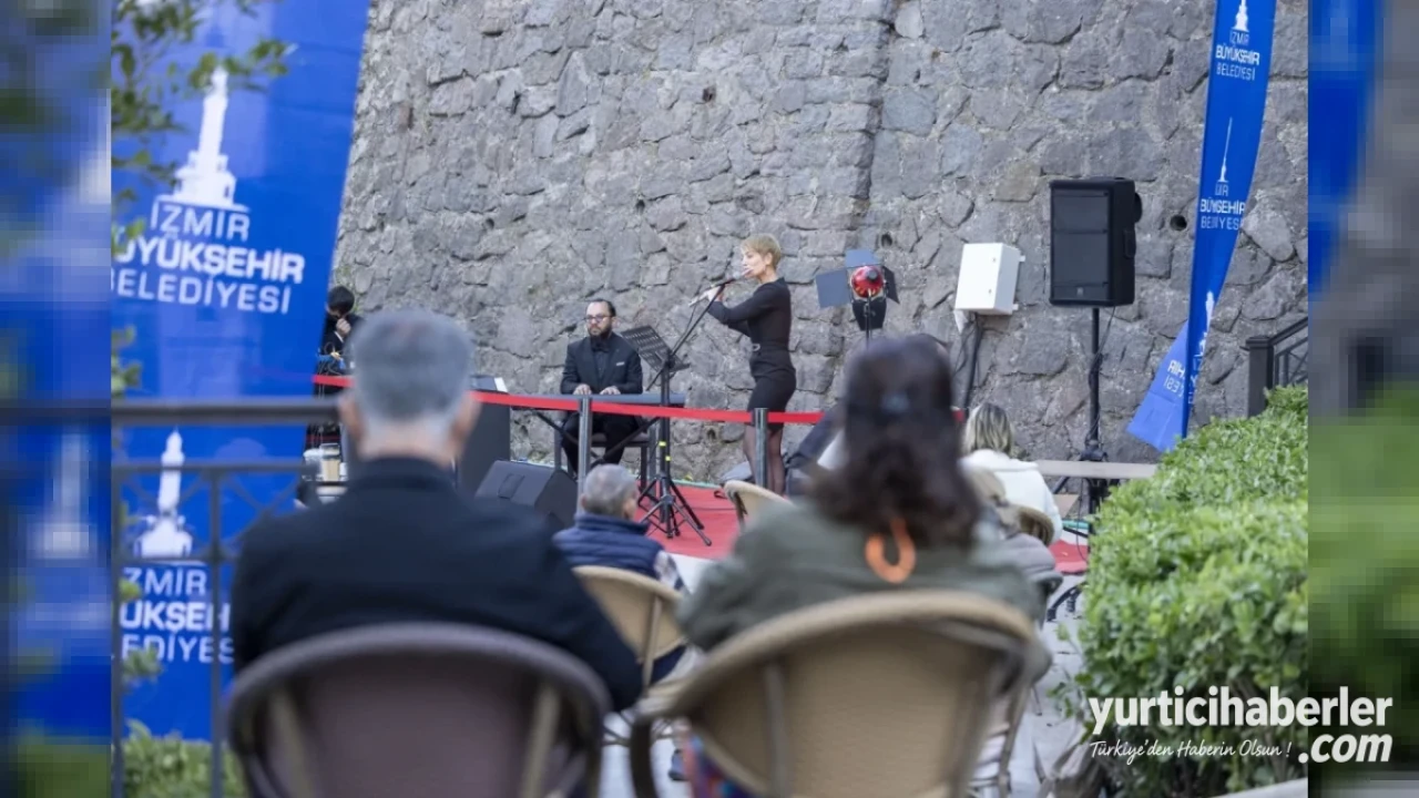 İzmir Şato Kütüphanesinde Gençler İçin Müzikli Ders Molası ve Resital
