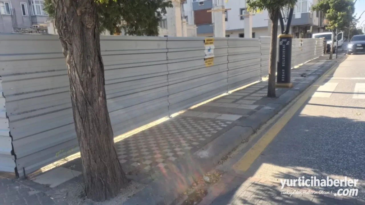Keşan Hastane Caddesi’ndeki İnşaat Kaldırım İşgali Son Buldu Yayalar Rahat Nefes Aldı