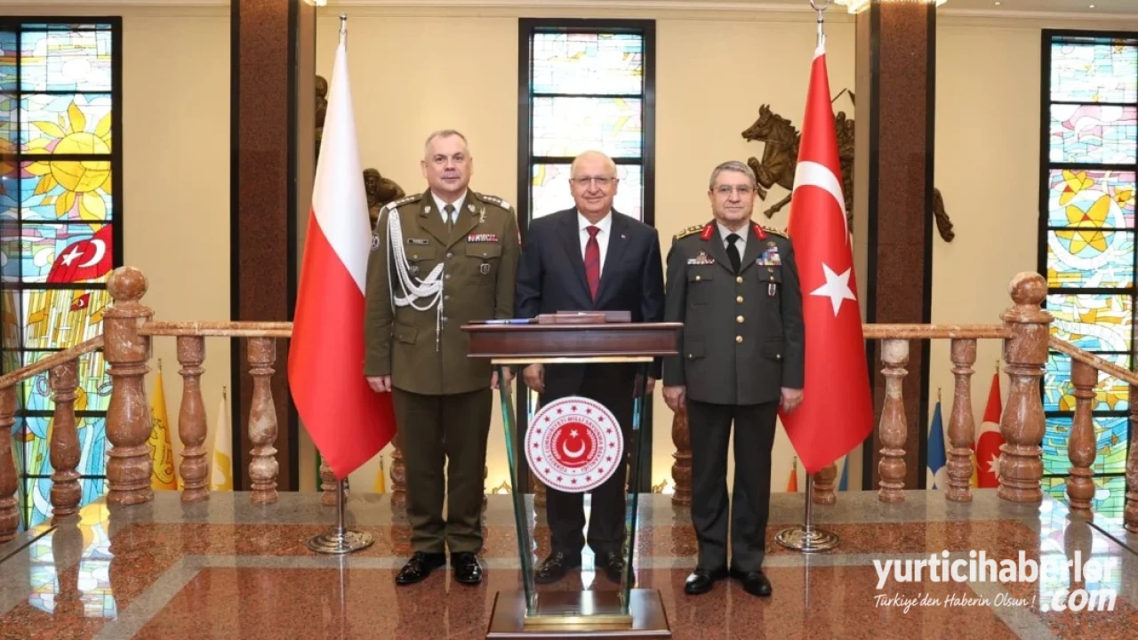 Millî Savunma Bakanı Yaşar Güler, Genelkurmay Başkanı Orgeneral Selçuk Bayraktaroğlu’nun davetlisi olarak Ankara’ya gelen... - Görsel 2