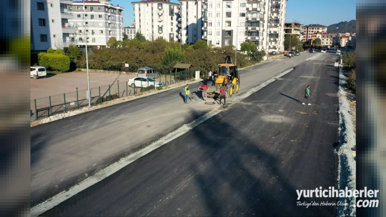 Ordu Altınordu Cumhuriyet Mahallesinde Hastane Güzergahı Sıcak Asfaltla Yenileniyor