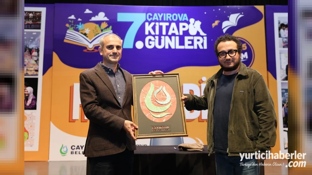 Prof Dr Oytun Erbaş Çayırova Kitap Günlerinde Sevenleriyle Buluştu