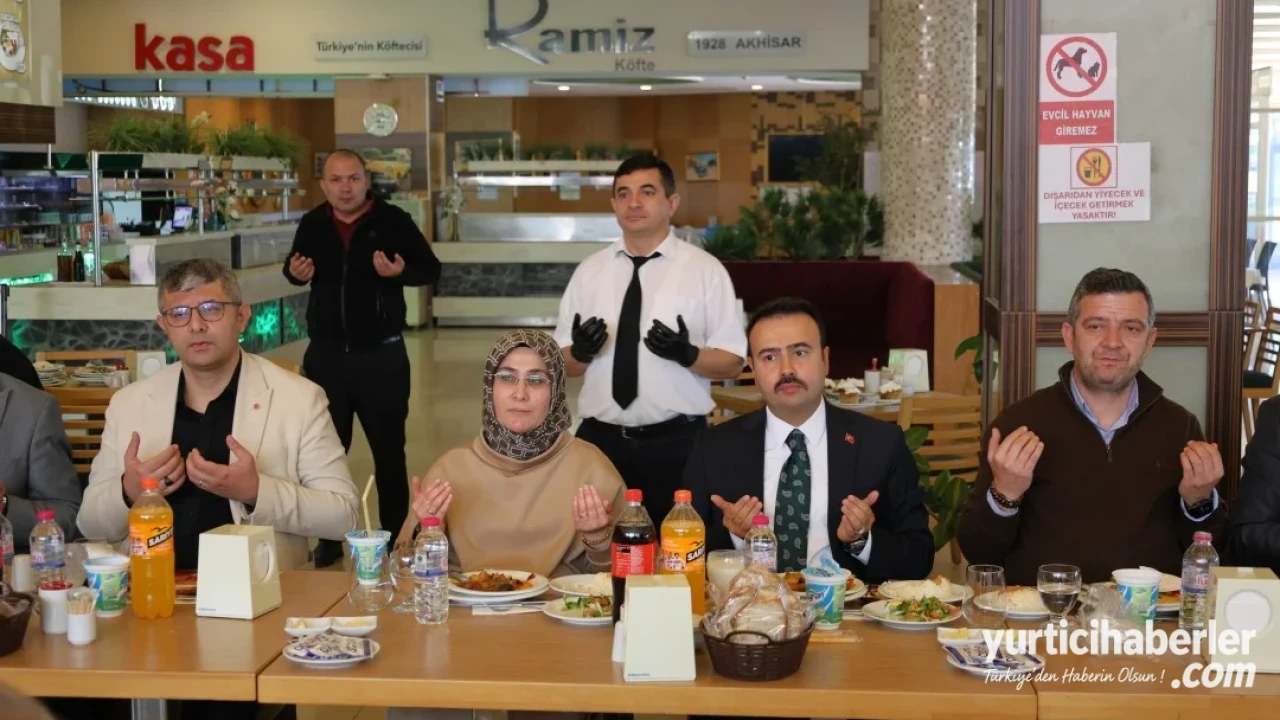 Sandıklı Belediye Başkan Vekilimiz Sevim Ulusoy, 19 Ekim Muhtarlar Günü kapsamında düzenlenen programa katıldı. - Detay Görsel 4