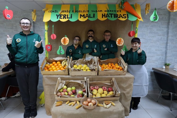 Kocaeli’nde Yerli Malı Cemil Meriç’te kutlandı