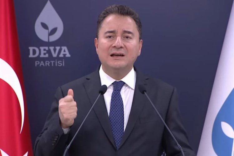 Babacan: “Durağa gelmek üzereyiz, müsait bir yerde inmeye hazırlanın!”