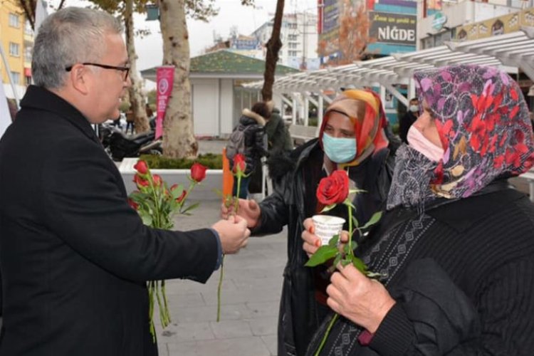 Niğde’de kadına şiddete karşı stant açtı