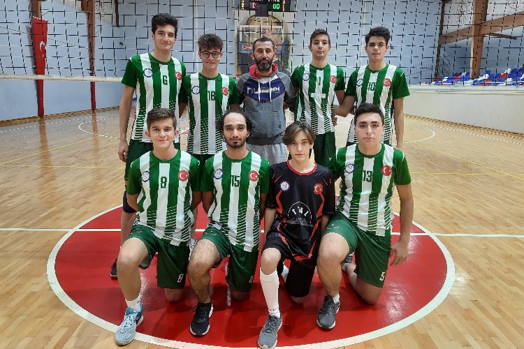 Bursa’da Turhan Tayanlı gençler voleybolda da iddialı