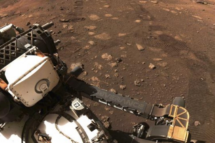 Mars’ta keşif aracı çakıla takıldı!