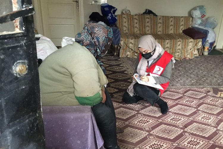 Bursa Büyükorhan’da ihtiyaç sahiplerini Kızılay sıcaklığı