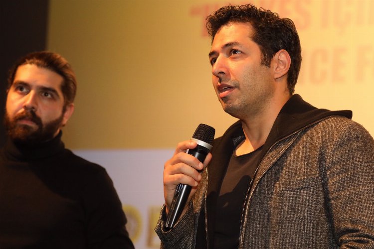 Mert Fırat: “Heyecanın peşine düşmüş yönetmen”