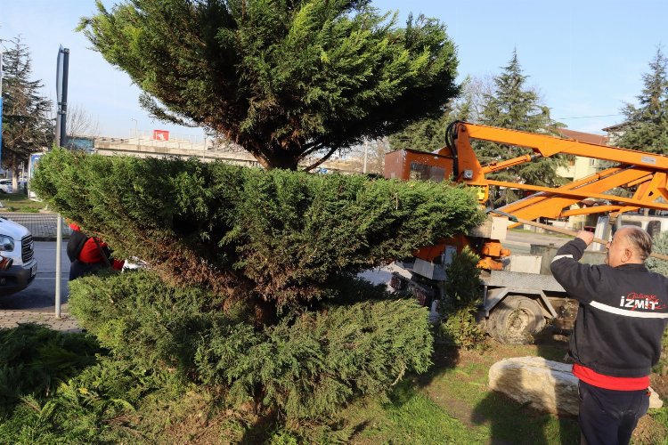 Kocaeli İzmit’te Yahya Kaptan  Anıt Meydanı bakımdan geçti