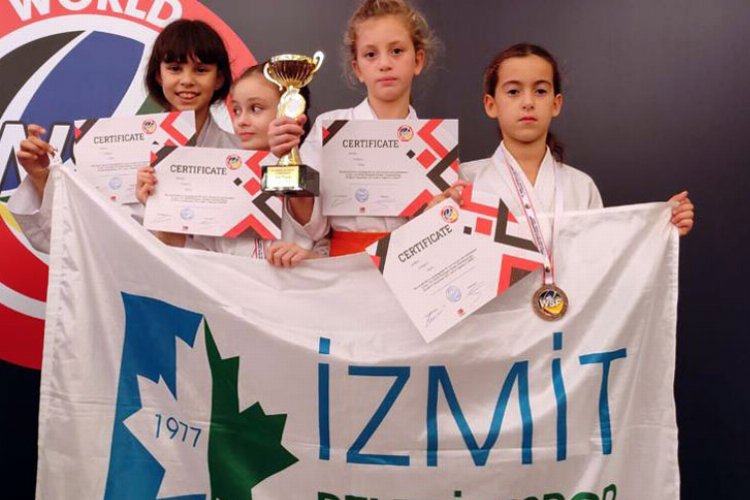 Kocaeli İzmit’in karatecileri dünya üçüncüsü oldu