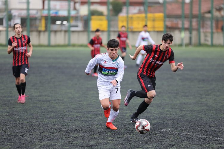 Gemlik Belediyespor U18’e galibiyetle başladı